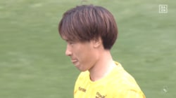 「何やってんの…」日本代表GK、痛恨の“プレゼントパス→失点”に唖然「どこに出したかったんだ…」「ミスが多い」ファン悲鳴