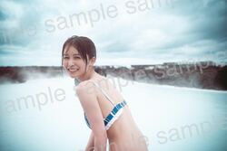 長濱ねる、2nd写真集発売記念インスタライブ配信第二弾が決定 同日購入でのみ手に入る“美背中ショット”ポスター解禁