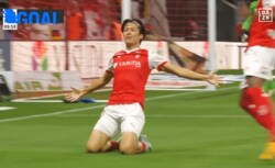 「フィニッシュ上手すぎる」中村敬斗、パリSG戦で2試合連続ゴール！ またも伊東純也のアシスト「最高この兄弟」「決定力お化けや」