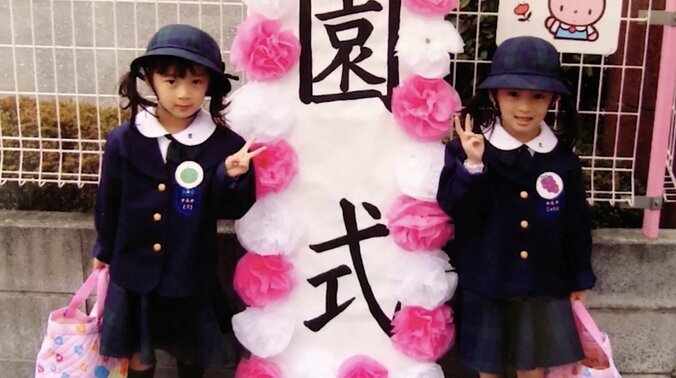 【写真・画像】美人すぎる双子姉妹（24歳）「中学までは私の方がモテてた」どっちがモテるかお互いをライバル視　1枚目