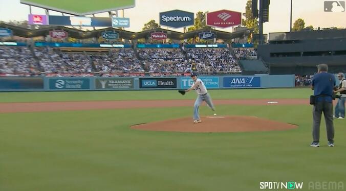 BTS“テテ”の始球式の様子