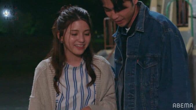 中田圭祐、川島海荷の手をとり恋人繋ぎ！そのまま自分のポケットに…帰り道で急接近『私たち結婚しました3』第3話 5枚目