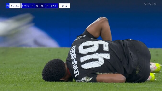 【写真・画像】批判殺到！リュディガーの“突き飛ばし→お腹踏みつけ暴力”にファン激怒「酷すぎる」「わざとに見える…」「退場だろ」まさかのノーファウル判定も物議　2枚目