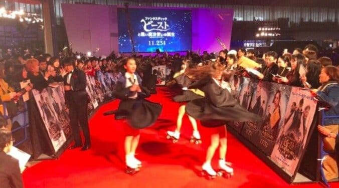 ローラースケートアイドル・Spindle『ファンタビ』レッドカーペットセレモニーに参加　高速スピンを披露！ 3枚目