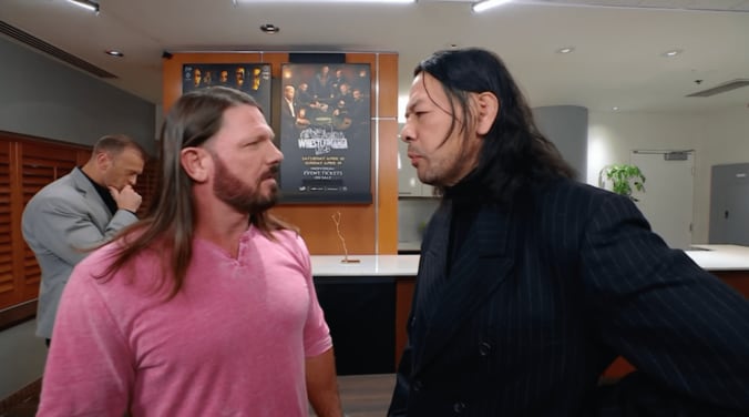 中邑真輔（写真右）とAJスタイルズ（同左）