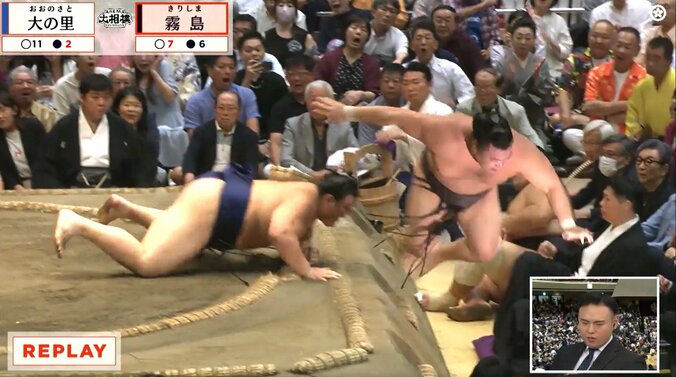 「え、いるやん!」霧島、大の里撃破の瞬間に“チラリ”大物が鎮座 熱戦を見守る様子が話題 3枚目