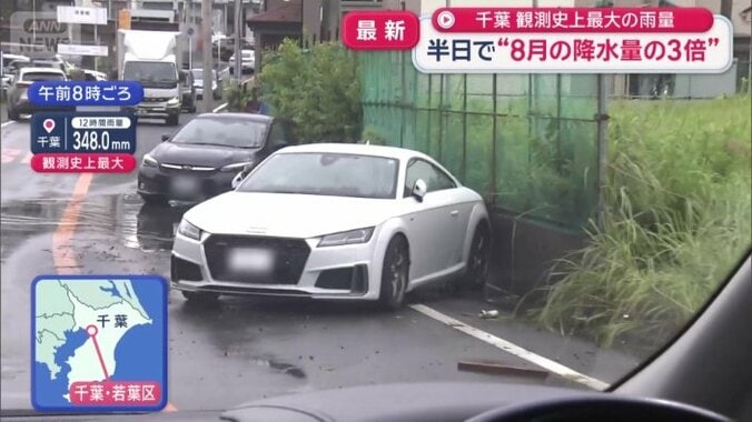 道路に残された車