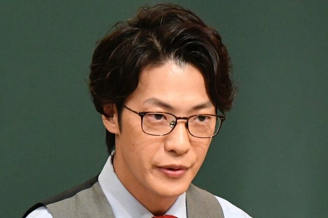 【写真・画像】”現役弁護士芸人”こたけ正義感がキャラ変!? メガネずらし＆寄り目で「ギルティー」捨て身の全力ボケに若林ら大ウケ　1枚目