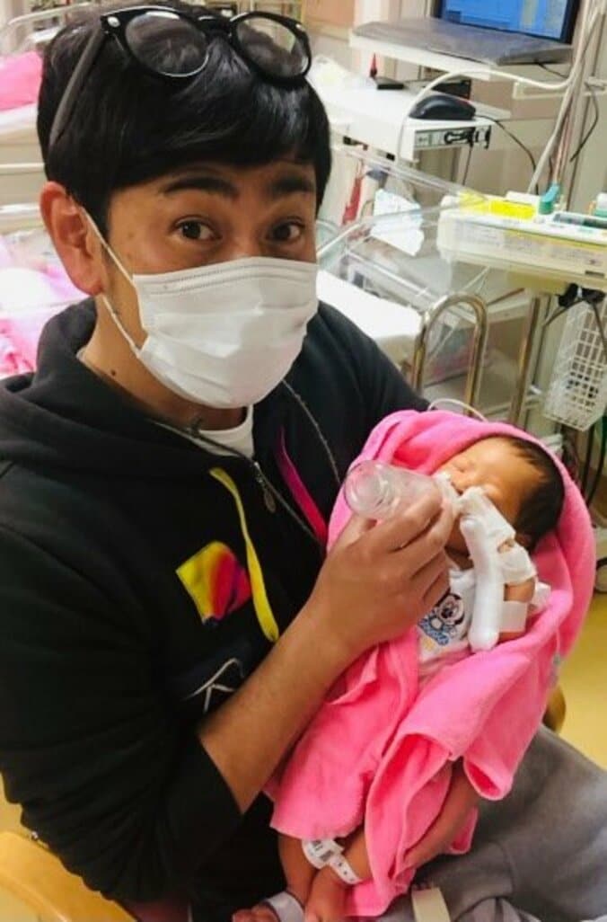 ココリコ・遠藤の妻、NICUに入っていた長男の成長を実感「色んな困難を乗りこえて」 1枚目