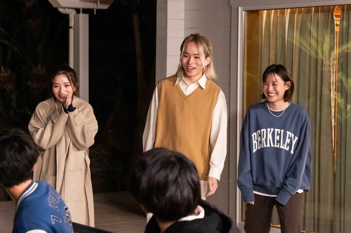 元アイドルの金髪年下男子が肉食ぶりを発揮! 2人の年上女性を誘い「顔が好み」とグイグイ『私の年下王子さま』第2話