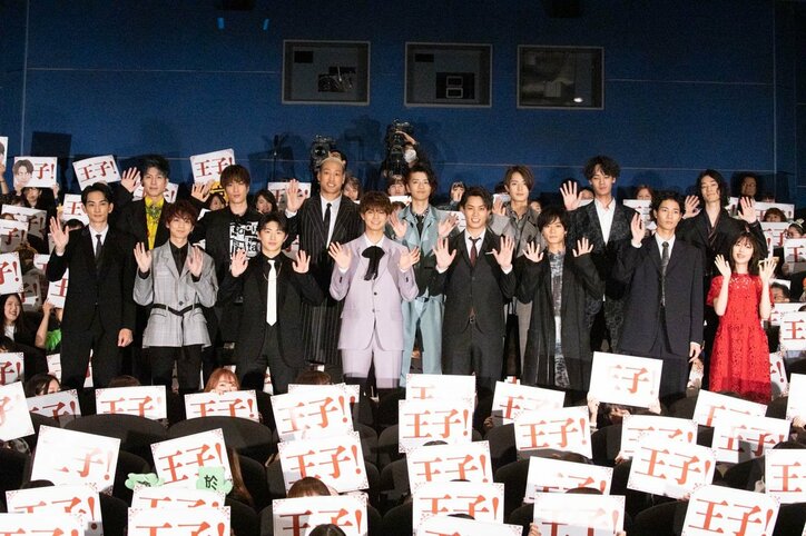 片寄涼太、鈴木伸之、町田啓太、佐野玲於ら“王子たち”が白石聖の似顔絵で対決!『PRINCE OF LEGEND』初日舞台挨拶