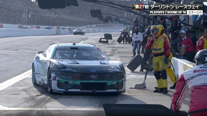 【写真・画像】サーキットに現れたマイケル・ジョーダンがデカすぎる！ 62歳の“近影”に「比べるとあまりにも小さな…」人気レーサー讃える姿が話題　1枚目