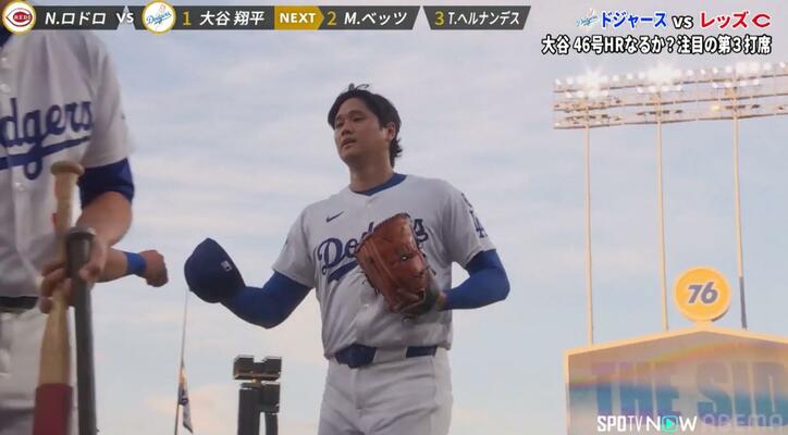 【写真・画像】大谷翔平の二刀流デーで“珍事”「やべっ、次オレじゃんw」「ヘトヘトのご様子…」降板後に慌てて打席準備に向かう様子…ファンも反応　1枚目