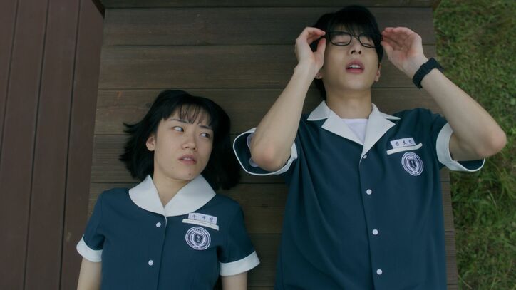 fromis_9イ・ナギョン、ミステリアスな美人転校生役で登場！クラス内の勢力図が大きく変わる『影美女』7&8話