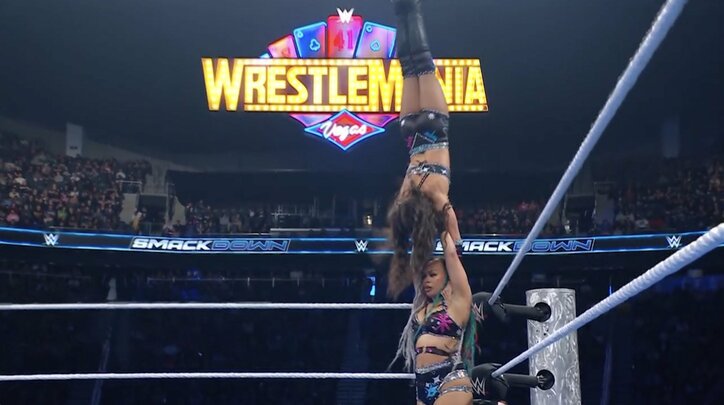 【映像】アクロバティックすぎる“倒立しながら肩車”衝撃技