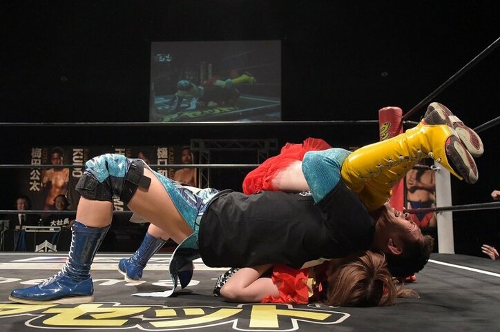 “クビドル”伊藤麻希、王座奪取も1時間6分後に即ベルトを奪われる