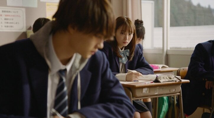 登場人物の視線の先には…？佐野勇斗＆飯豊まりえＷ主演ドラマ『僕だけが17歳の世界で』見どころをチェック