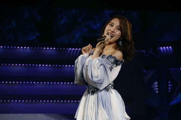 衛藤美彩が笑顔と涙の卒業ソロコン開催、”私の愛した”乃木坂46メンバーも駆けつける