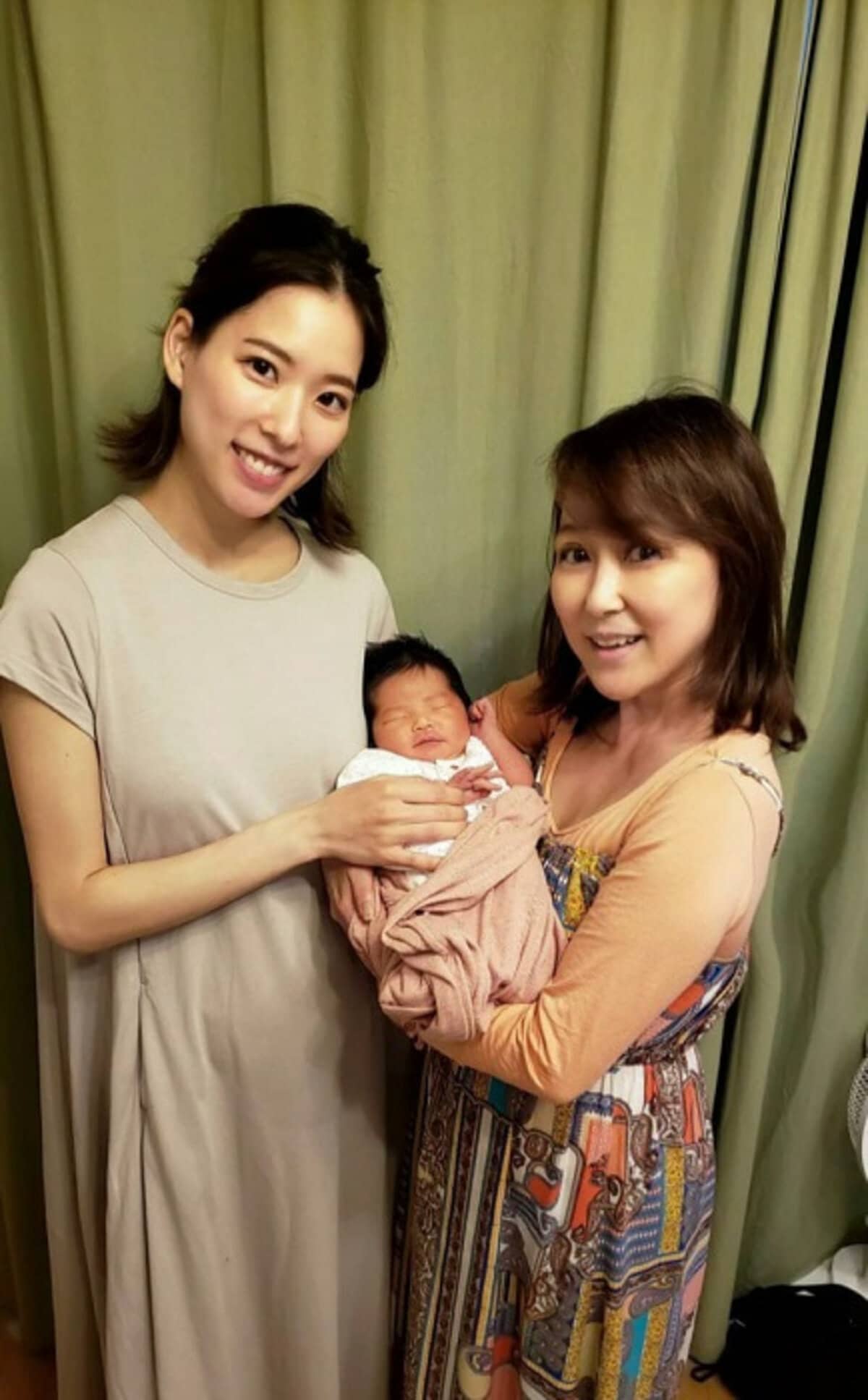 つちやかおり、長女でモデルの布川桃花＆孫との3ショットを公開
