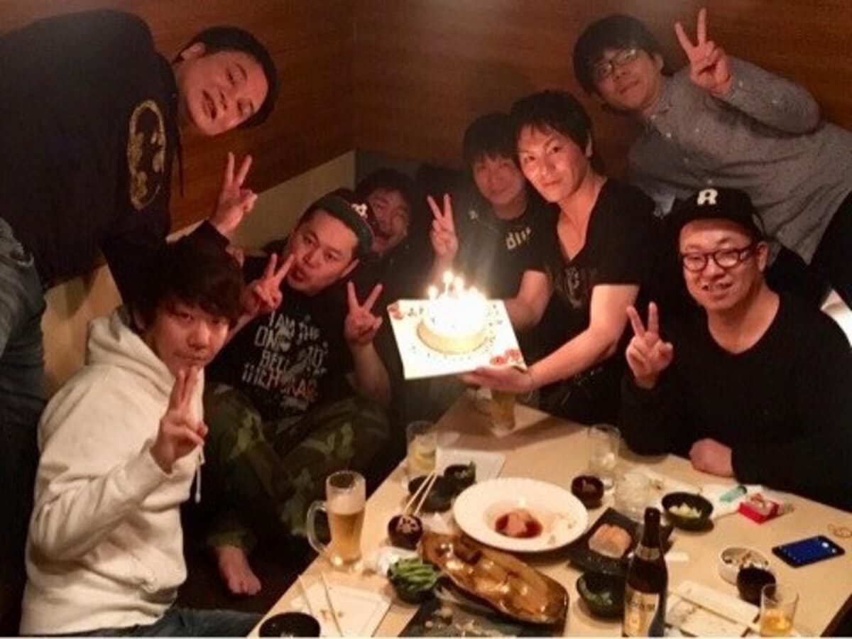 狩野英孝 誕生日を三四郎 小宮ら後輩芸人がお祝い ご馳走さまでした 話題 Abema Times