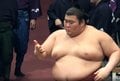 「あれ、塩がない…」熱海富士、取組直前に“エア塩撒き”の珍事 絶妙リアクションにファンほっこり