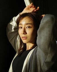 新木優子、夕日に照らされた田中みな実を撮影「いつも明るく太陽のように暖かく…」