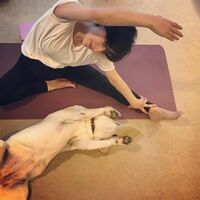 「かわいいっ」「ちゃんとヨガしてますね」滝川クリステル、“最高の相棒”とのマタニティヨガショットに反響