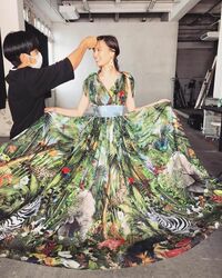 大政絢、動物柄のゴージャスなドレス姿に「美しすぎます」「これを着こなして似合う絢さんは流石」の声