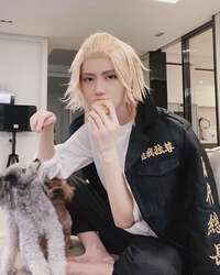 コスプレイヤー・伝染タルキが「東リベ」マイキーに変身！お茶目なショットに「可愛い空間」「尊すぎる」とファン悶絶