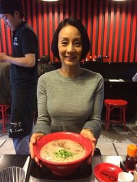 中村江里子、パリでとんこつラーメン「あっという間に完食」