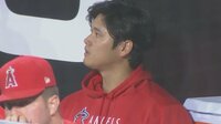 大谷翔平はベンチでパーカー