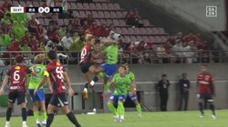 「大丈夫か？」鈴木優磨、空中戦で衝突→顔面流血でスタジアム騒然「顔面にヘディングくらったぞ」