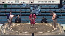 逆転白星も“負け判定”？ 自ら土俵を下りかける珍光景 「すごい回転」「降りかけたw」