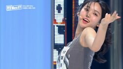 激しいダンスに髪が乱れてほどけ、マイクが落ち… 相次ぐハプニング続出も跳ね返す圧巻ステージ！ コーチ陣も大絶賛