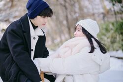 齊藤なぎさ、恋の始まりにドキドキ イケメンK-POP練習生と2人きりで見つめ合い…『花束オオカミ』第1話