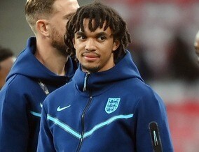 イングランドの右SB争いが超白熱！アーノルドはドイツ戦でベンチ外もまだ希望あり？ 指揮官「W杯とは何の関係もない」