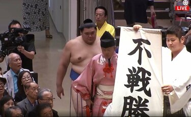 大関・琴櫻の「休場アナウンス」に館内どよめき 元横綱・若乃花「責任