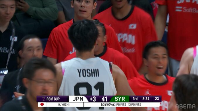 衝撃の84秒で8ポイント→SNS騒然「俺たちの吉井」がトレンド入り「凄すぎた！」吉井裕鷹が倒れながらミラクルショットを沈めた瞬間【バスケ日本代表】 5枚目
