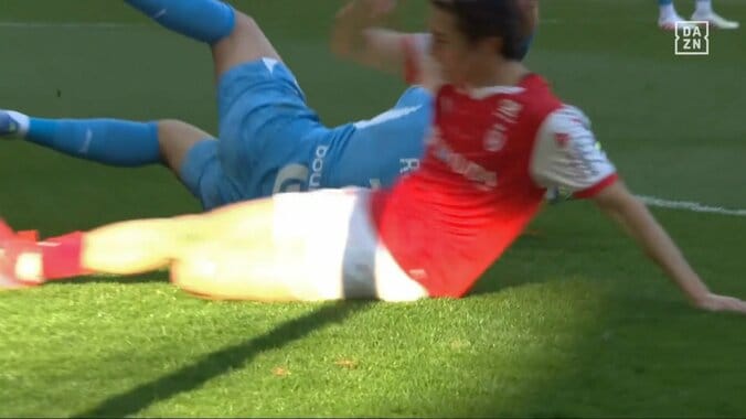 【映像】伊東純也、相手4人を抜くイナズマ・スルーパス