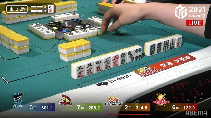 君は鳴かずにいられるか！急所のチーを堪えて即リーチからのアガリに絶賛続々「すごいなこれ！」／麻雀・Mリーグ 1枚目