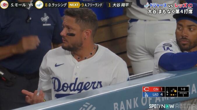 守備妨害判定に怒りが収まらないロハス