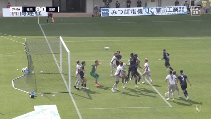 サニブラウン弟が「めちゃくちゃ飛ぶやん！」「身体能力どうなってんの」“仰天の垂直ジャンプ”→圧巻ゴールにファン驚愕 5枚目