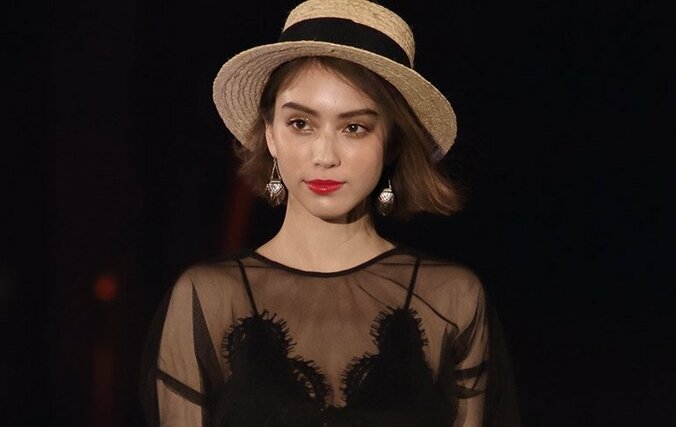 滝沢カレン、鍛え上げられた上半身に絶賛の声「筋肉バッキバキやん」 1枚目