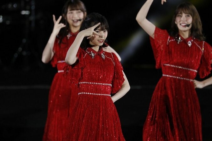 西野七瀬と齋藤飛鳥、最初で最後のダブルセンターか　乃木坂46が初の中国ライブ 5枚目