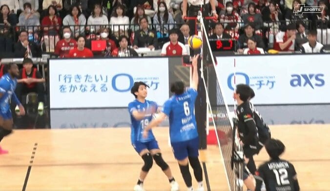 男子バレーで世界的セッターが“極上”片手トス「バスケットのレイアップのような」優しい手触りにファン興奮 2枚目