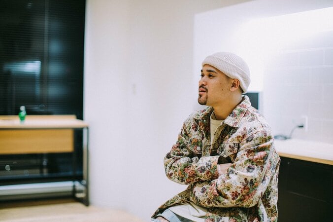 「“ラップやめようかな”とも思った」CHICO CARLITOが語る新作『Sandra's Son』。沖縄、家族、仲間、音楽、言霊が詰まったNEW ALBUMを携えて、“受け取る側より与える側”への再出発。 11枚目