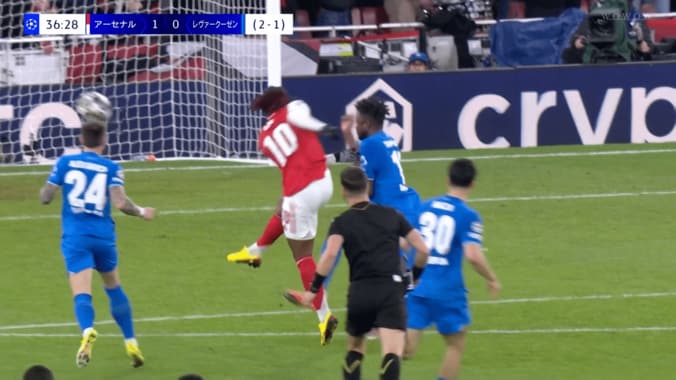 衝撃スーパーゴール！アーセナル10番の“理不尽すぎる反転ボレー”にSNS騒然「シュート速すぎだろ」「なんだこりゃ」同僚も思わず頭を抱える「何度見返してもエグい」 5枚目