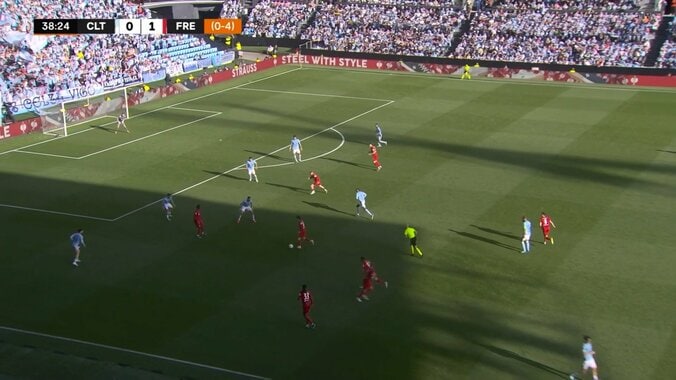 「これもうW杯当確」24歳日本代表MFがEL準々決勝で圧巻2ゴール「センスの塊」「トドメ刺したな」相手DFの股を抜く衝撃の右足ダイレクト弾 4枚目