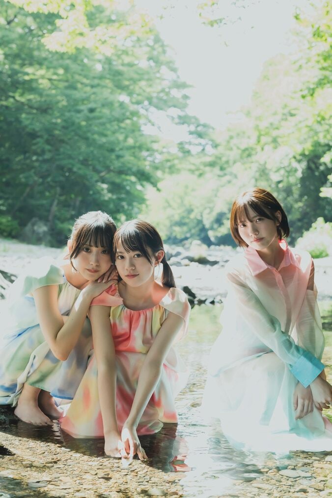 “美ボディー”東雲うみが表紙＆巻頭 裏表紙は「Rain Tree」3人、フレッシュなグラビア 『グラビアンエイジVOL.3』10月14日発売 1枚目