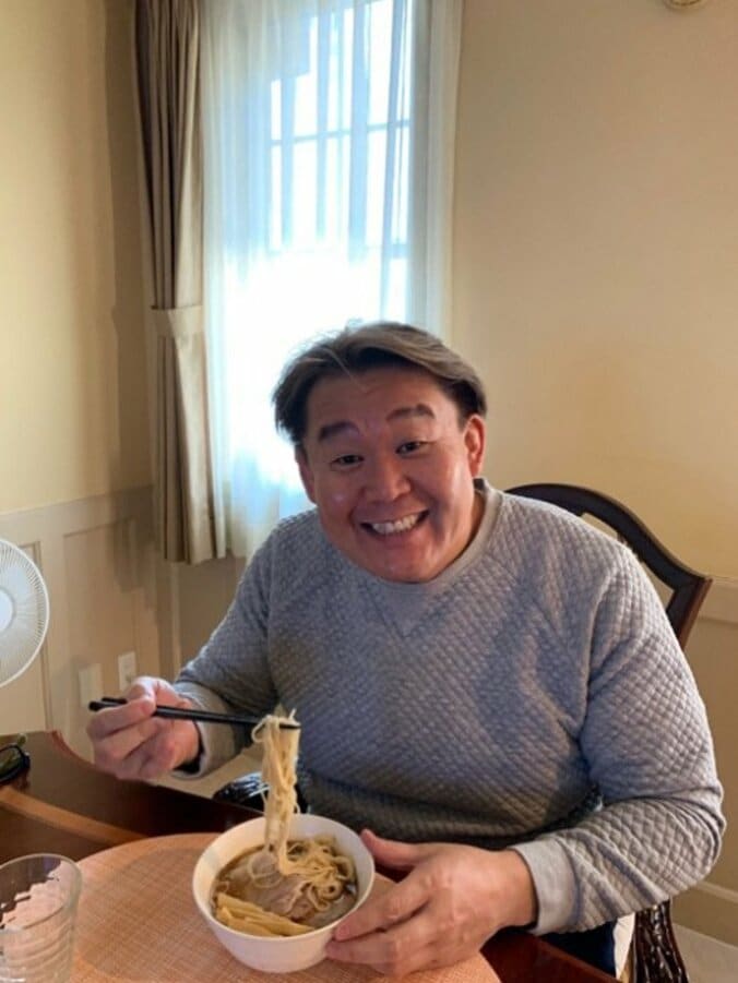 花田虎上、持ち帰りした大好きなラーメン「おかげで家での食事が充実しました」 1枚目